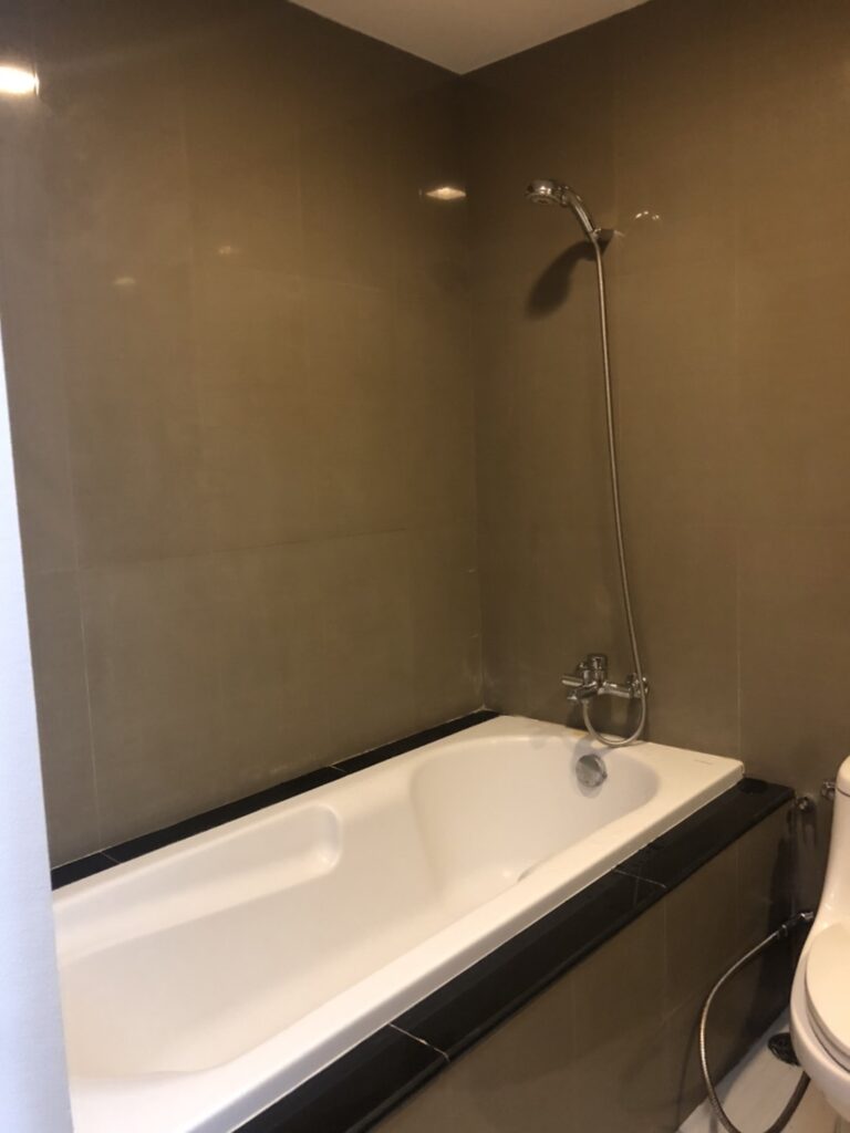 Bkkdeluxe Properties. Prime Mansion. One Bedroom Condo To Rent In Phrom Phong. Bathtub.